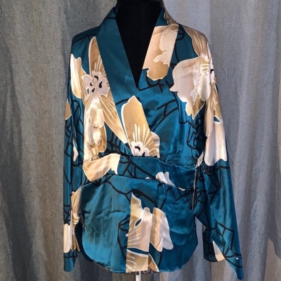 “SOMA” Intimates Luxe Silk Floral Kimono - Picture 15 of 15
